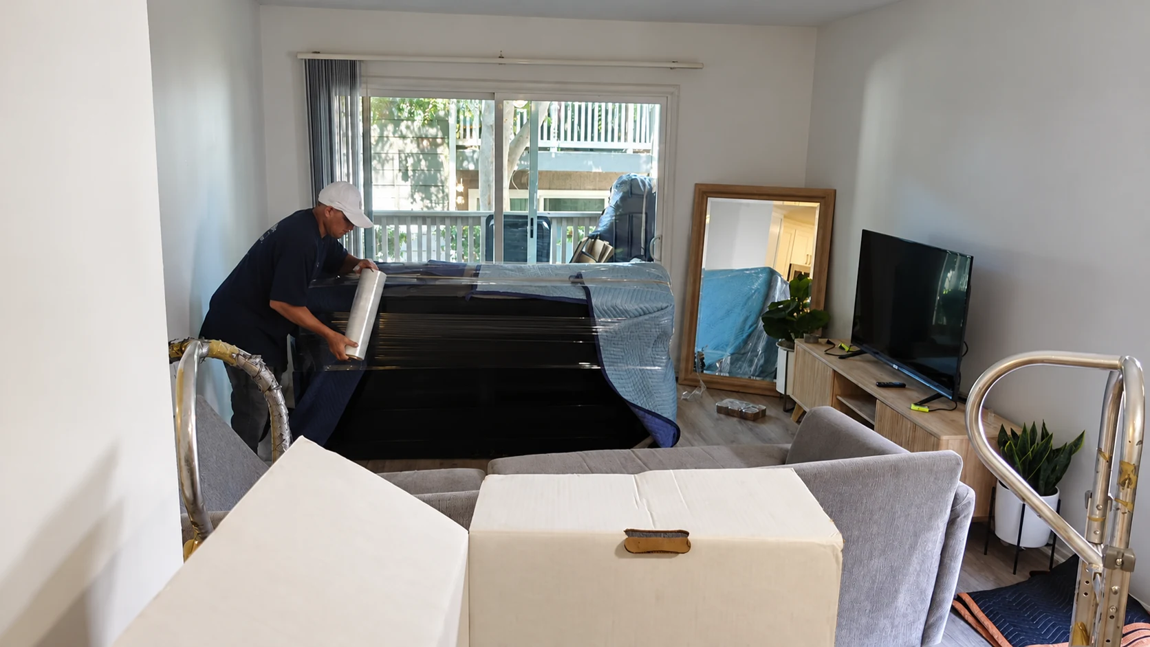 Santa Cruz piano movers, careful from the first step to the last